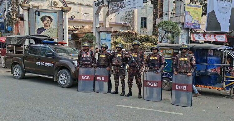 নরসিংদীতে নির্বাচনী নিরাপত্তায় ১৩ প্লাটুন বিজিবি মোতায়েন 